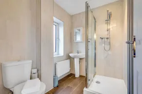 Beautiful Detached House by The Lakes • Driveway Parking • 75'' TV • Snug Room • Yoko Property - Image 4