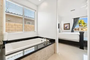 Elegant Desert Luxury 4 Bedroom Home - Image 4