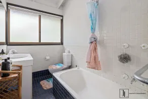 Waterfront Pet-Friendly Home - Oceanview Cottage - Image 2