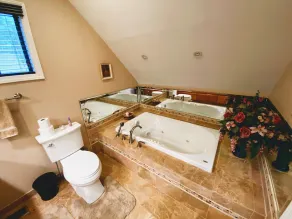 The Landing - 3 Level Home with Amazing Views - Image 5