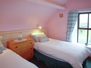 Sheans Holiday Cottage Killarney by Trident Holiday Homes - Image 3
