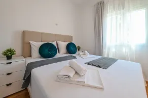 Apartment in the center with balcony for 4 - Image 5