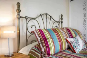SWAN VIEW, pet friendly, with open fire in Southrop - Image 4