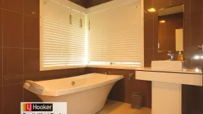 BEACHES UNIT 4 - LUXURY WATERFRONT - Image 3