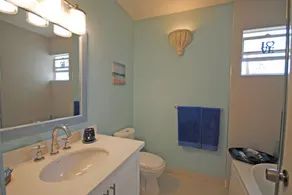 Villa privada espaçosa com piscina, no jardim muito perto da praia - Image 2