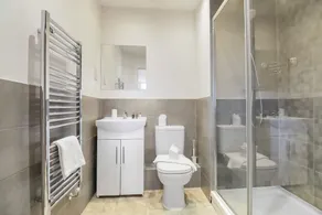 ✨Contemporary 2 Bedroom in the heart of Stevenage - Fully Furnished✨ - Image 2