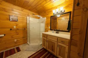 Cozy Vacation Getaway and Hunter's Paradise - Image 4