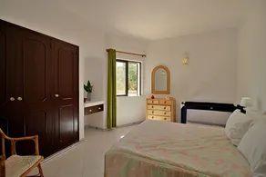 Villa familiale, piscine avec protection pour enfants, 4 chambres à coucher et 3 salles de bain - Image 3