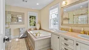 Beautiful Southampton Home with breathtaking waterfront views, front porch,... - Image 5