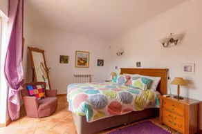 Grosse, abgelegene Luxus-Villa mit Solar-Pool & Spielraum - Image 4