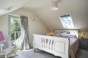 Thatched Coastal Cottage~Family Friendly~Sleeps 8~Large Peaceful Garden - Image 4