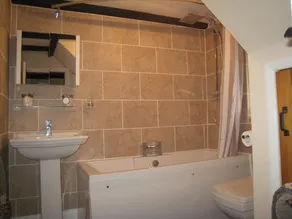 Pickering N Yorks Beautiful 18 Century cottage fully renovated in the centre - Image 3