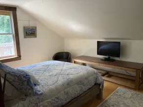 Quiet, spacious, private, beautiful views above art studio - Image 5