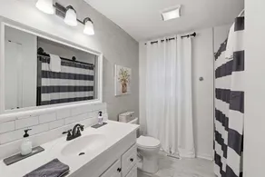 Modern Mcdonald Ranch Serene Wooded Escape 4 Bedroom Cottage - Image 5