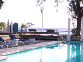 Comfortable & spacious one bed westcoast apartment, near shops, beach and pool.  - Image 5