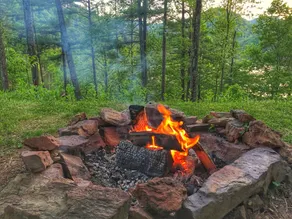 Secluded LAKEFRONT Chalet: 2.8acres, Dock, Kayaks and Canoe, Pet Friendly, Wifi - Image 4