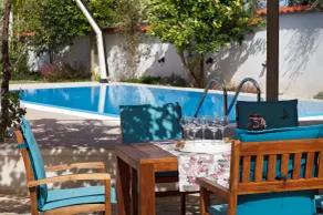 Luksusvilla ved stranden, stor terrasse, privat pool, have og gårdhave - Image 3