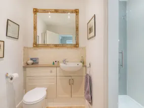 5 bedroom accommodation in Burton Pedwardine, near Sleaford - Image 4