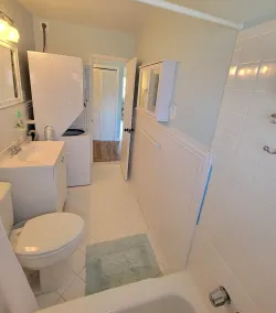 Best 1 Bedroom in SIC! 1 Block to the Beach.. A+ location .. Walk to Everything! - Image 3