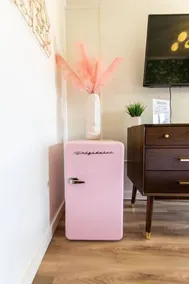 10 Rooms In Boutique Motel - Image 2