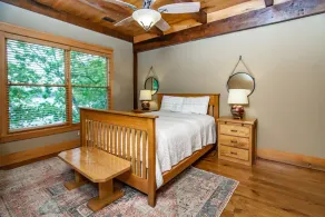 Gratis aften: Lav Ozarks-erindringer i dette brugerdefinerede Lakefront Post og Beam Home - Image 5