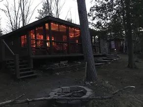 Cozy river cabin, steps away from blue ribbon fishing hiking trails. - Image 5