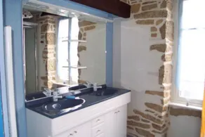 D5010 - MAISON DE PÊCHEUR RESTAURÉE AVEC PETITE COUR FERMÉE SITUÉE À TRÉBOUL - Image 3