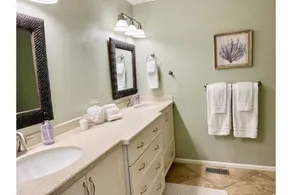 Family Friendly Home with easy access to downtown - Image 3