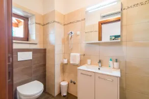 Rustic villa Casa Mate with 2 bedrooms in Tinjan - Image 2