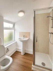 Cardiff Inner City Centre Guesthouse - Image 2
