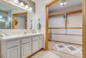 Family Retreat Close to Shopping and Town Fun! King Master Suite & Pack N Play - Image 3