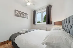 Spacious Home - Sleeps 10 - Free Parking - Pets - Image 5
