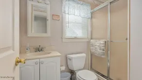 Duplex, 2 Blocks vom Strand entfernt, Internet, zentrale Klimaanlage, Deck, Parkplatz abseits der Straße und vieles mehr! - Image 3
