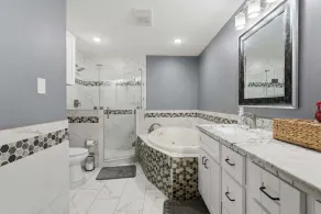 Serene Waterfront Haven Spacious 3BR in Newport - Image 4