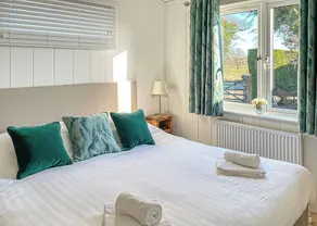 New for 2022. Fabulous one bedroom lodge with super king-size bed. - Image 4