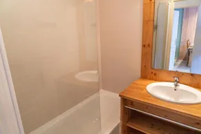 150m from ski slopes, 2nd floor, swimming pool, sauna, terrace, ski locker, 31m², Les Orres - Image 2