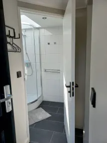 Nette vakantie woning met tuin en terrassen midden in het dorp - Image 2
