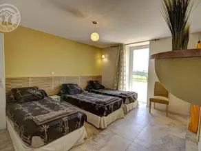 Luxury cottage with spa, sauna, and pool, pets allowed - Image 5