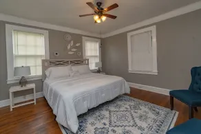 2 BR Charming Duplex w/ Large Yard + Full Kitchen - Image 5