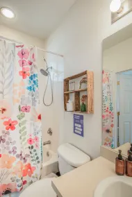 Chic Condo w/ Community Pool - Under 10 mins to UF - Image 5