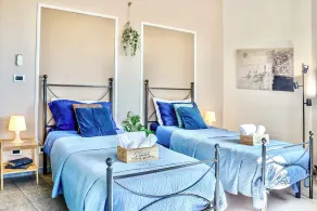 Appartement Chic 2 Chambres | Balcons, Vue & Parking Gratuit - Image 5