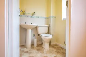 3 Bedroomed Family Home, 15 Minutes Walk to Town - Image 5