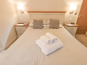 CHERRY TREE LODGE, pet friendly, with a garden in Windermere - Image 5