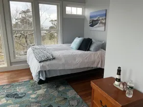 Renovated w/hot tub great sunset view, 5 minute walk to beach - Image 4