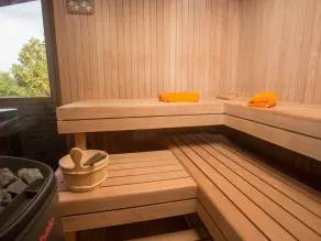 Amazing Chalet with Private Garden, Hot Tub, Sauna, Great Location by the River - Image 3