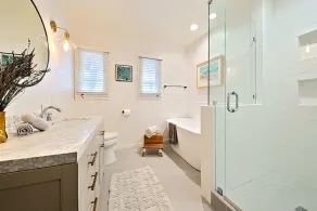 Gorgeous coastal four bedroom steps from Windansea Beach - Image 3