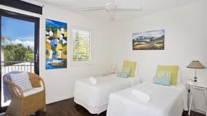 Stunning two level waterfront townhouse - Image 5