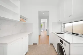 Luxury House with Pool, close to CBD - Image 2