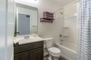 Cozy Home away From Home 4bd,2 1/2 bath - Image 3
