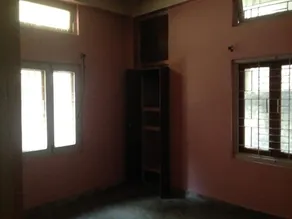 Un immeuble résidentiel spacieux de deux étages supportant une salle de bain 3BHK 2 - Image 5